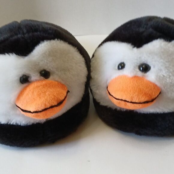 Areopostale Fuzzy Penguin Slippers Medium 7-8/Black, White,Orange/Slip-on CUTE - Picture 15 of 16
